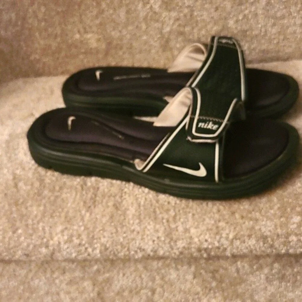 Nike Women's 360883-011 Black Comfort Footbed Slides Size 6